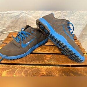 Youth Nike Golf shoes sz. 5Y